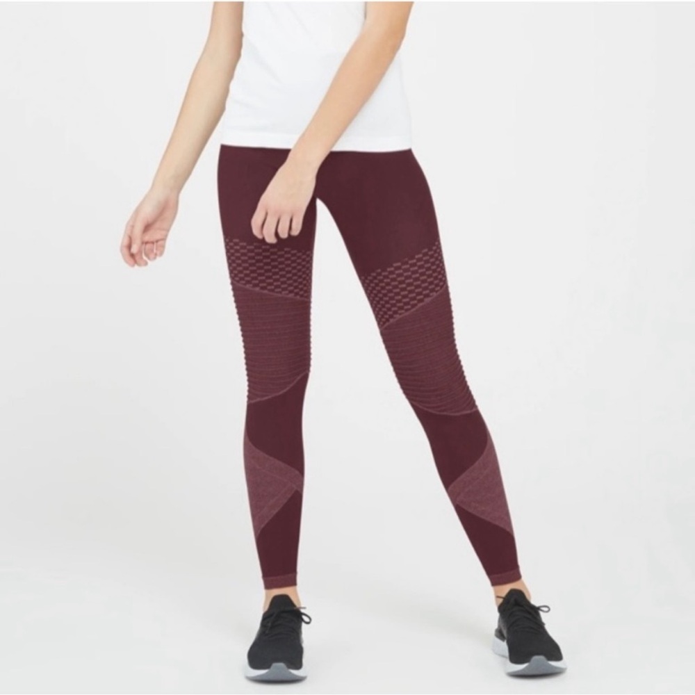 SPANX Look At Me Now Seamless Moto Leggings Size Medium‎